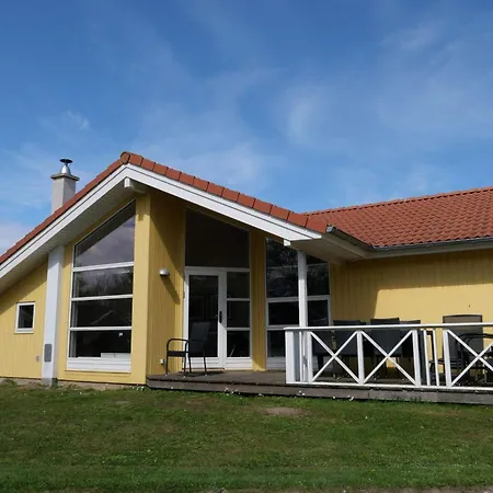 Vakantiehuis With Sunny Terrace Großenbrode